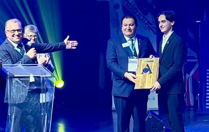 
	Il premio a Niccol&ograve; Bartolacelli

