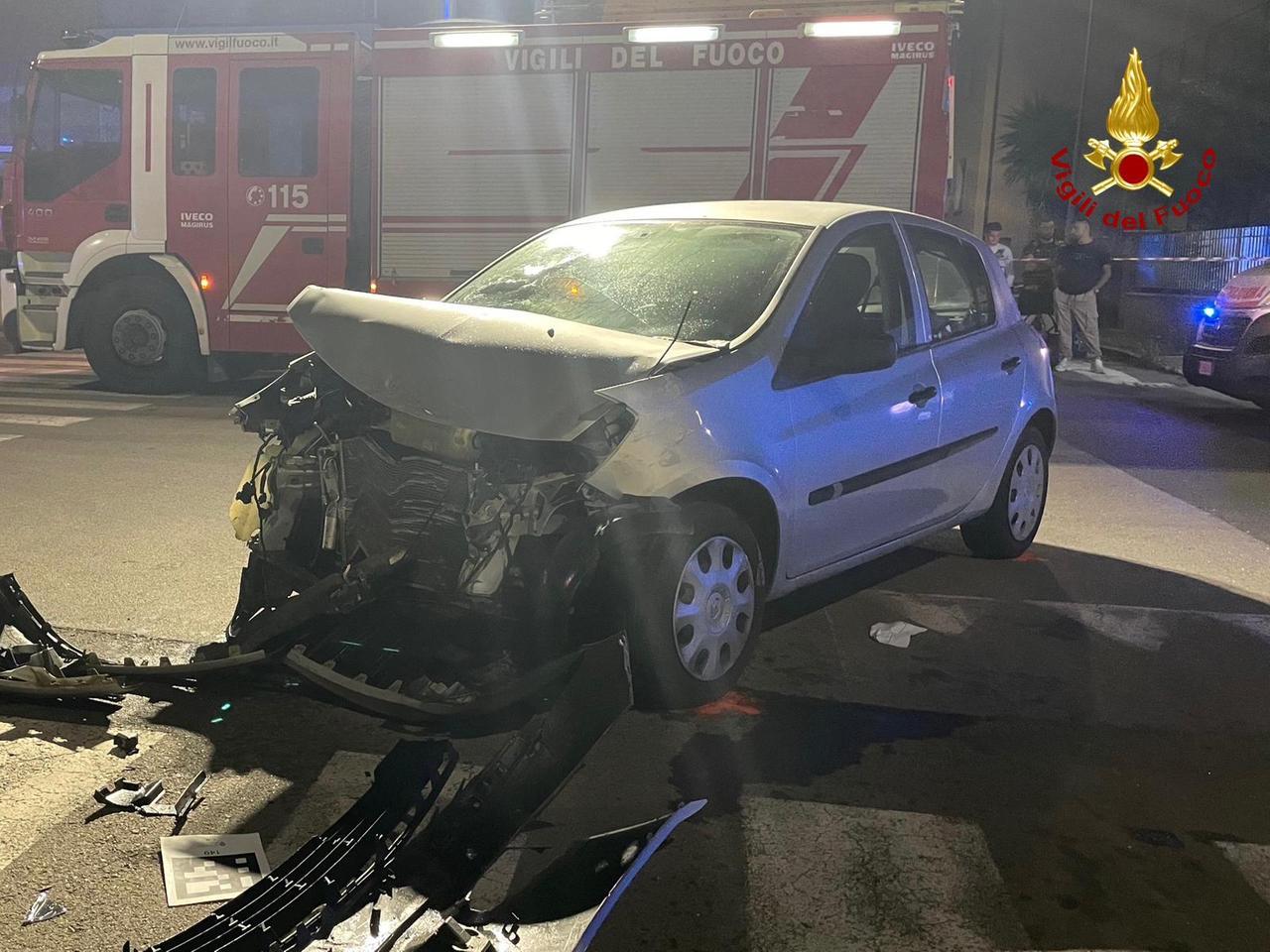 Follonica, scontro tra un’auto e un furgone: tre persone coinvolte