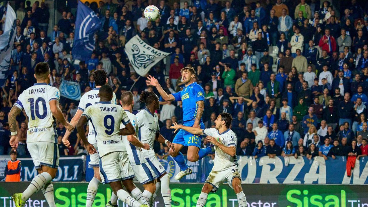 Mattia Viti tenta una conclusione in area (foto Autovino)