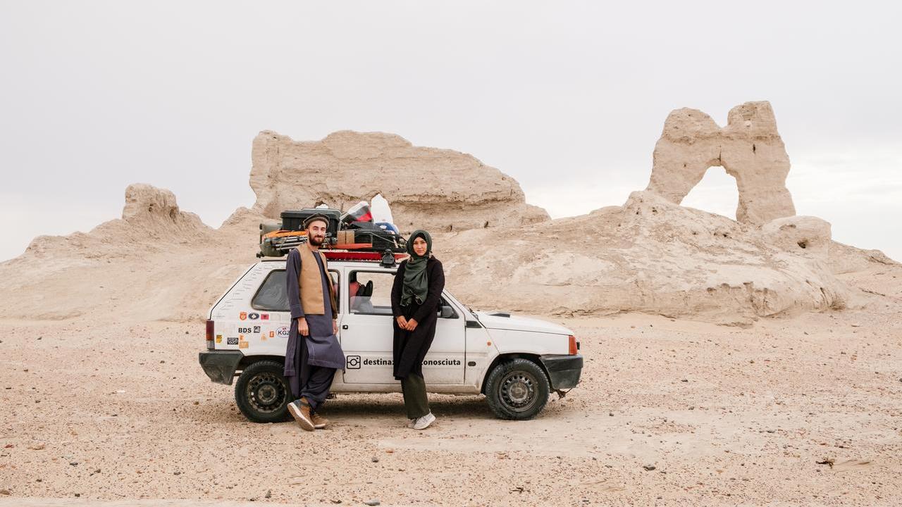 Dalla Sardegna al Tajikistan in Panda: «Il nostro viaggio alla scoperta del mondo»