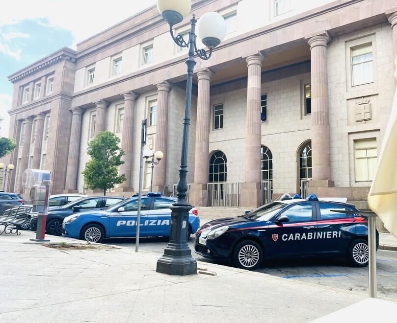 Sassari, sequestra in casa la compagna e la minaccia: «Ti picchio fino a farti abortire»