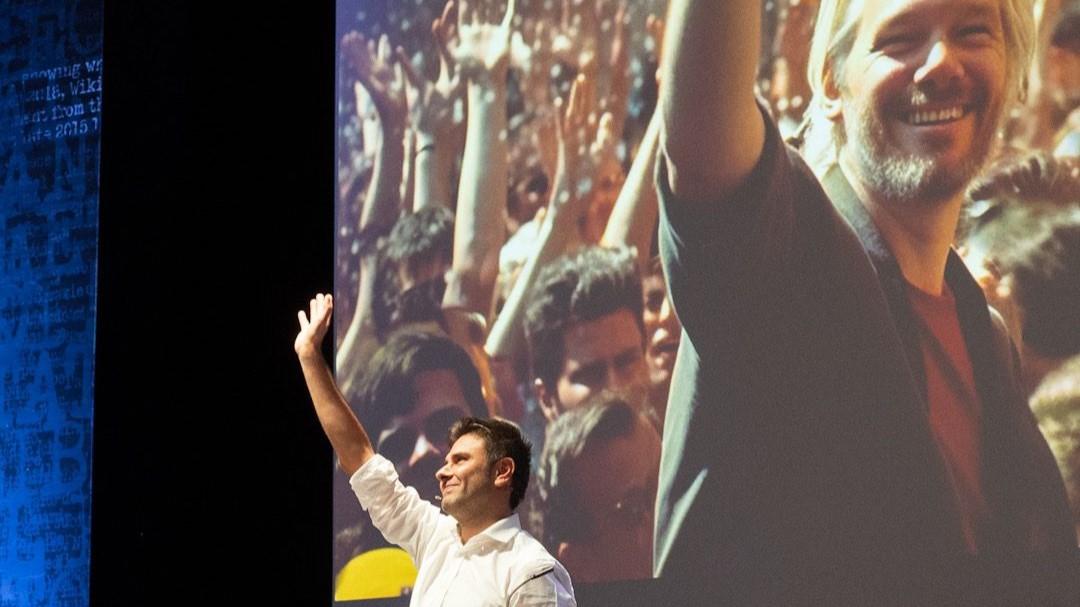 Alessandro Di Battista: «Il caso Assange per capire le guerre in Ucraina e in Medio Oriente»