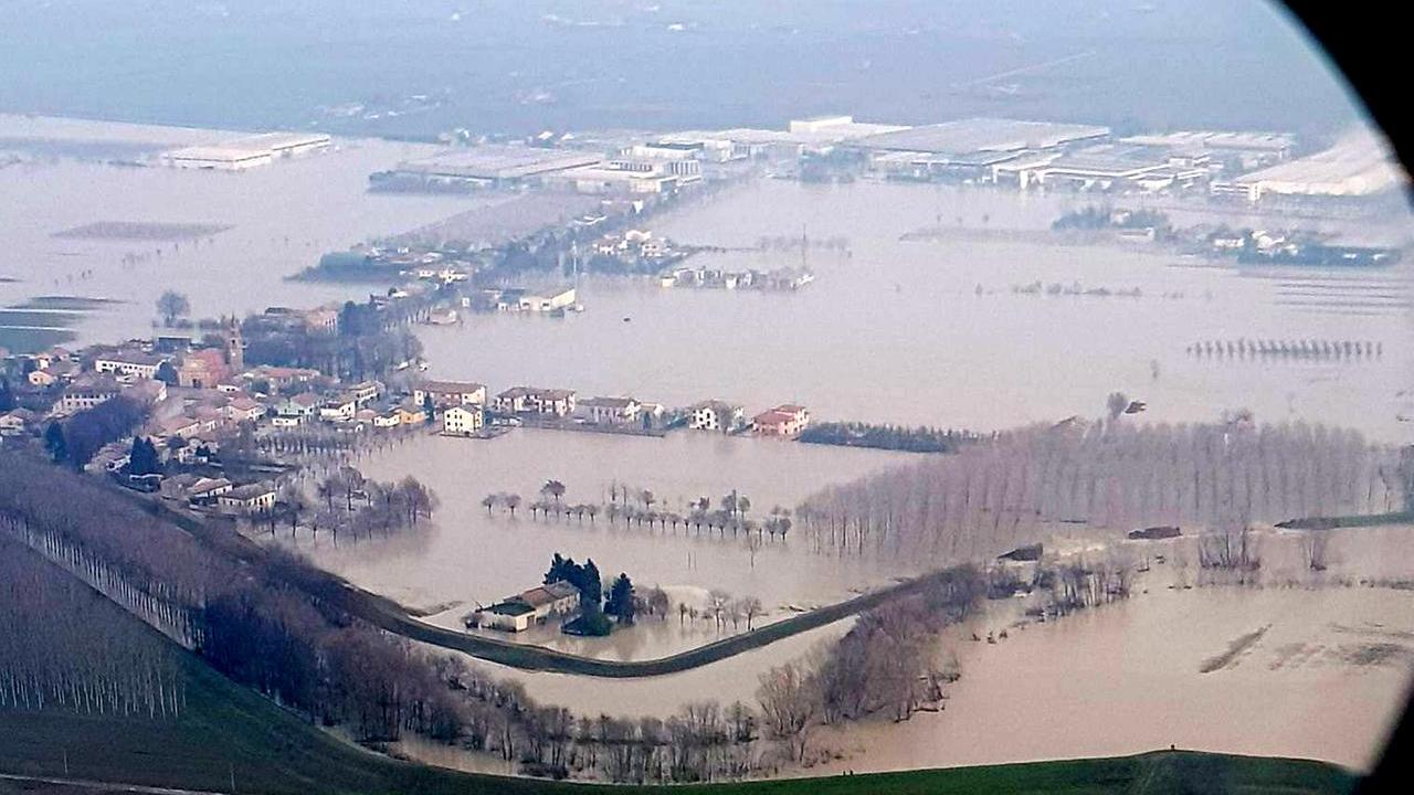 Alluvione di Lentigione: il pm chiede l’assoluzione per i tre tecnici Aipo