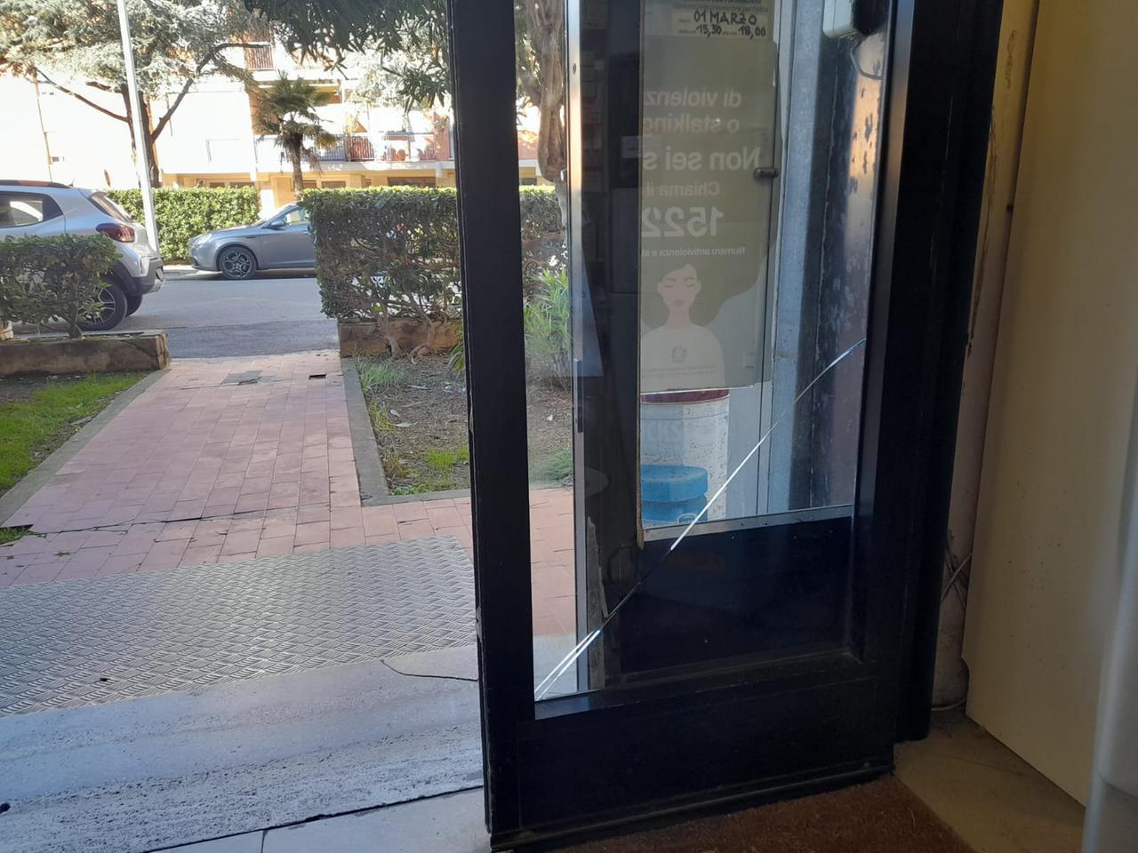 Livorno, ancora ladri alla farmacia degli Oleandri: rubati 600 euro