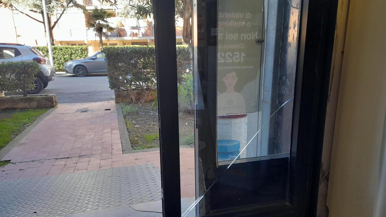 Livorno, ancora ladri alla farmacia degli Oleandri: rubati 600 euro