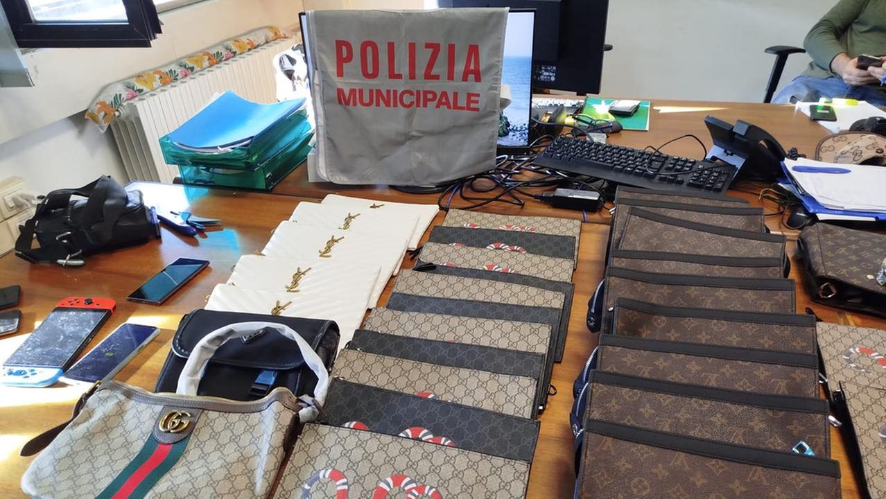 Alcuni degli oggetti sequestrati
