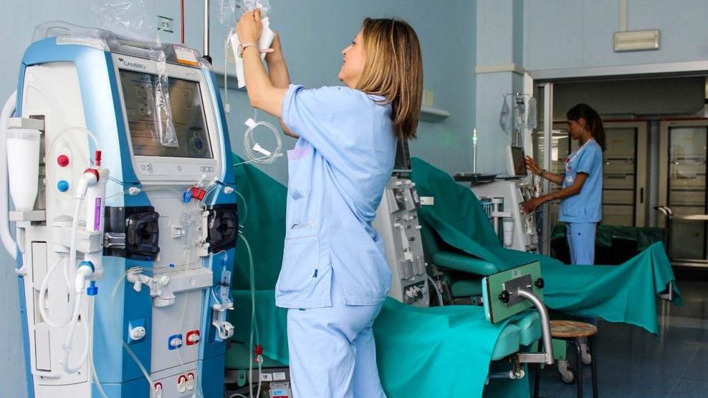 La Maddalena, l’ira dei dializzati: «Costretti ad andare in trasferta»