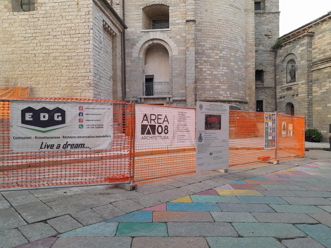Tempio, transenne attorno alla cattedrale: comincia il restauro