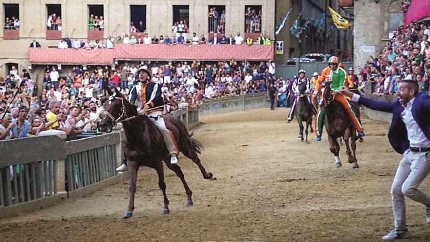 Silanus come la contrada della Lupa: è festa grande per Dino “Velluto” Pes