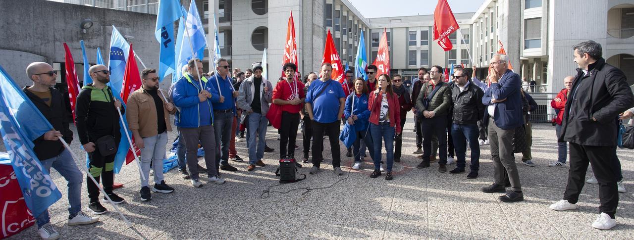 Modena, la rabbia degli infermieri: «Stop alla violenza su di noi»