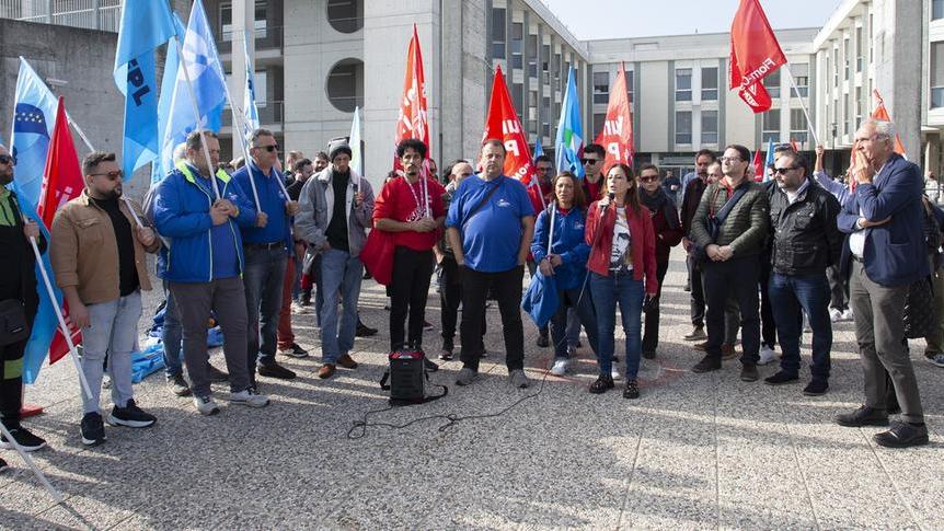 Modena, la rabbia degli infermieri: «Stop alla violenza su di noi»