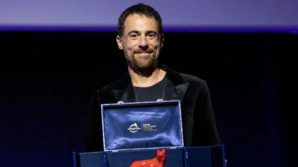 Elio Germano a Reggio Emilia per il film su Berlinguer