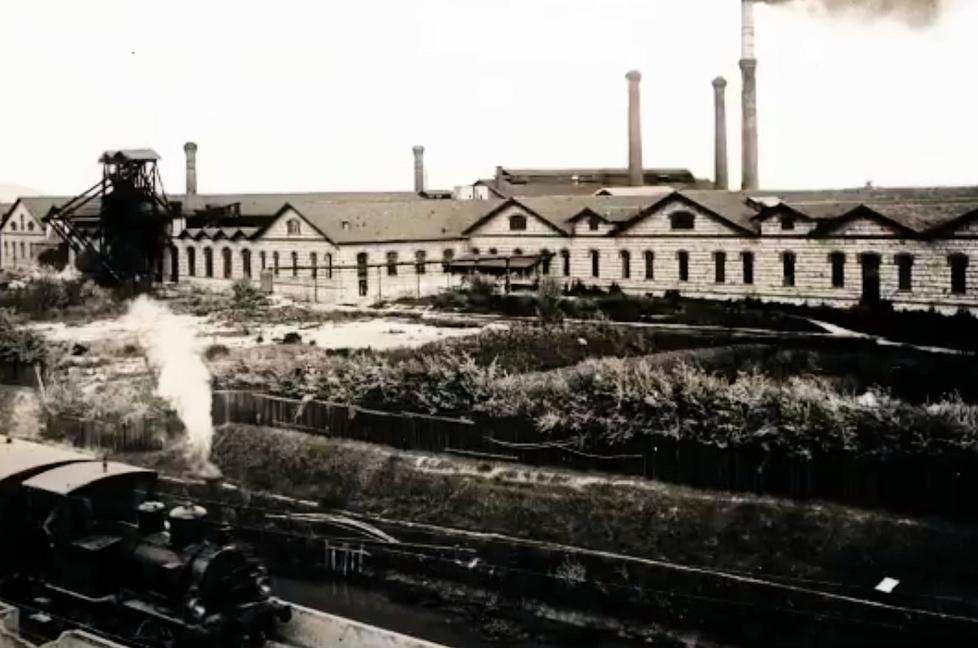 Un’immagine della fabbrica a inizio Novecento