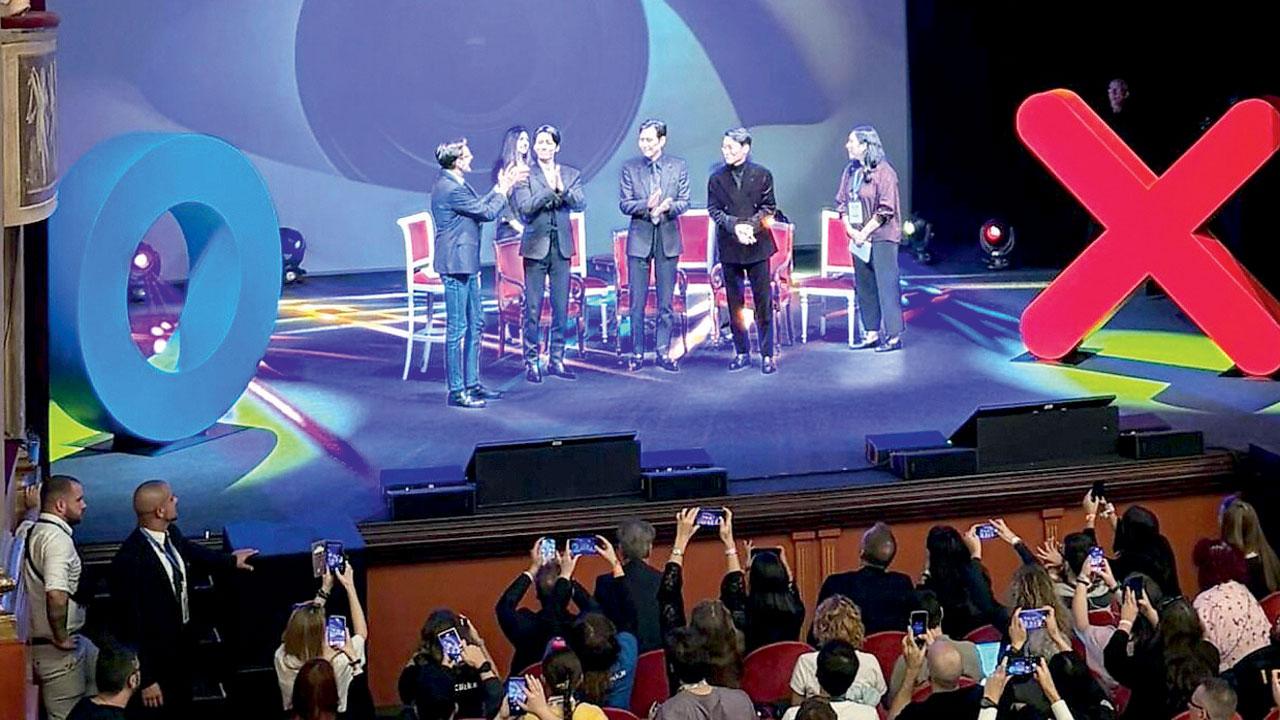 Sopra l’incontro con regista e attori al teatro del Giglio