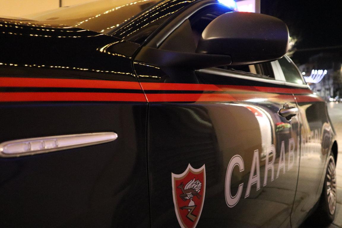 
	Un'auto dei carabinieri durante un servizio notturno

