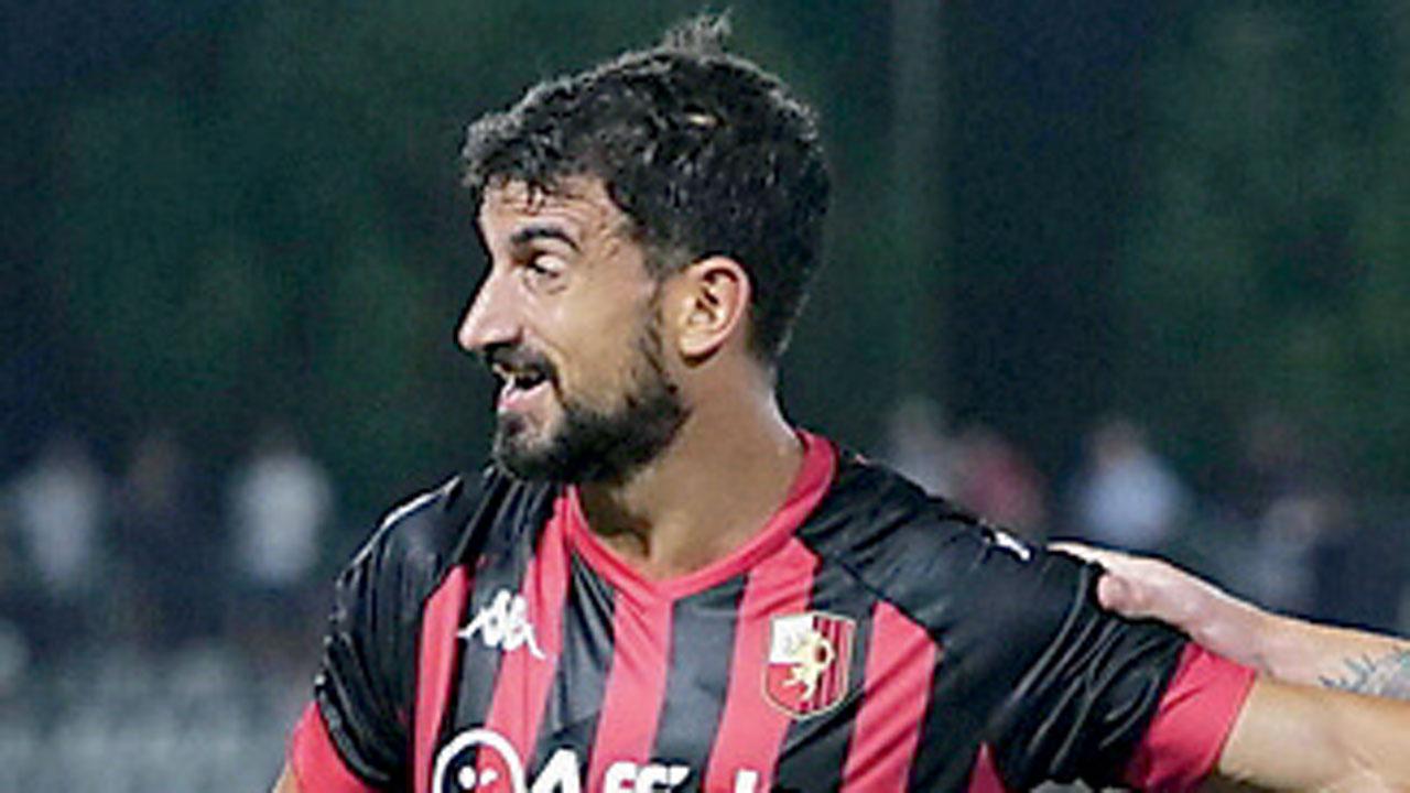A sinistra Rocco Costantino che torna a disposizione di mister Gorgone per la sfida di domenica