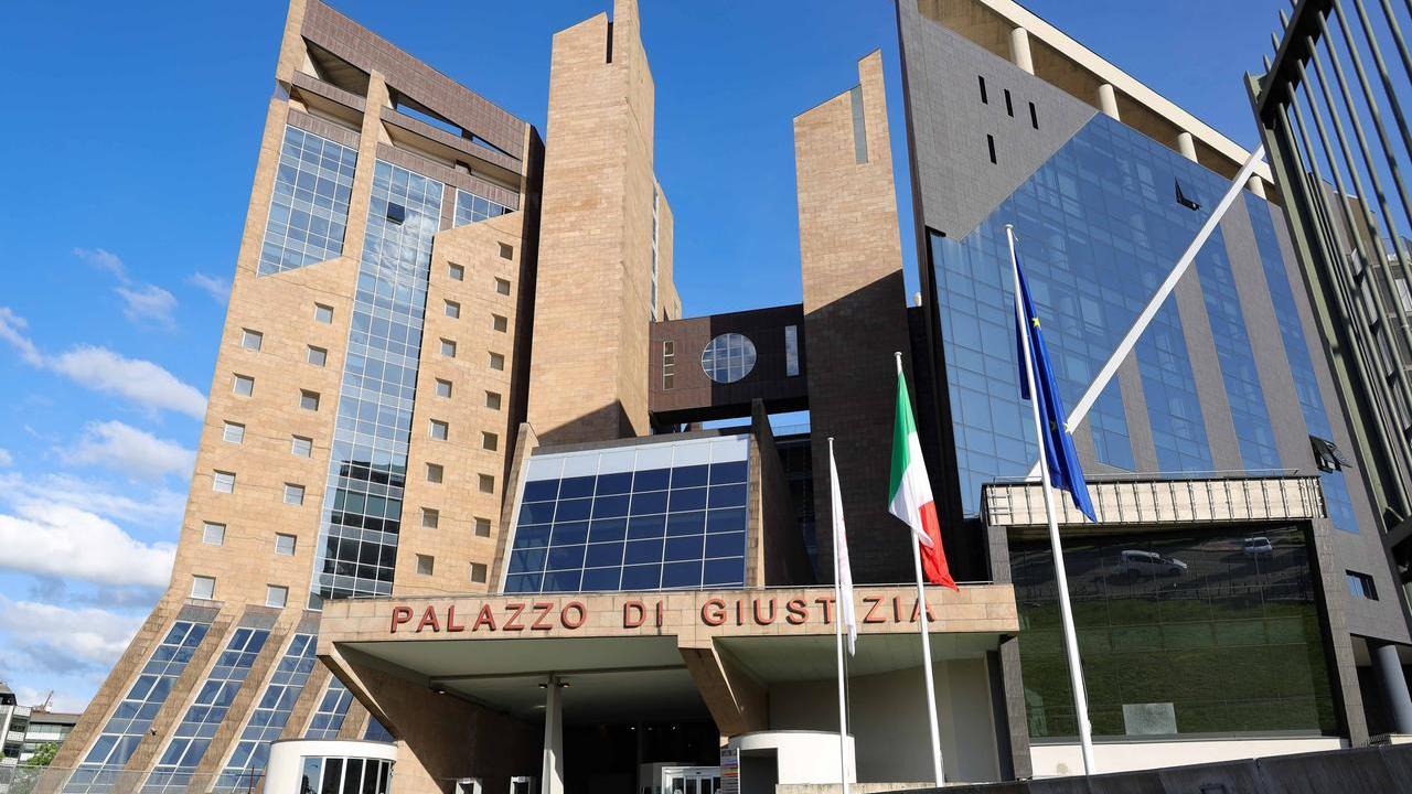 Firenze, violenta per anni sette bambine: «Ha approfittato della fiducia dei Testimoni di Geova»