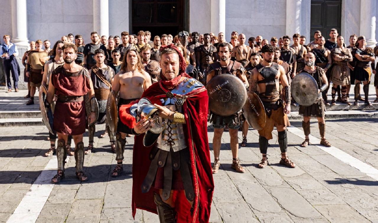 
	Francesco Totti vestito da gladiatore in piazza San Michele a Lucca (foto Michele Mariani)

