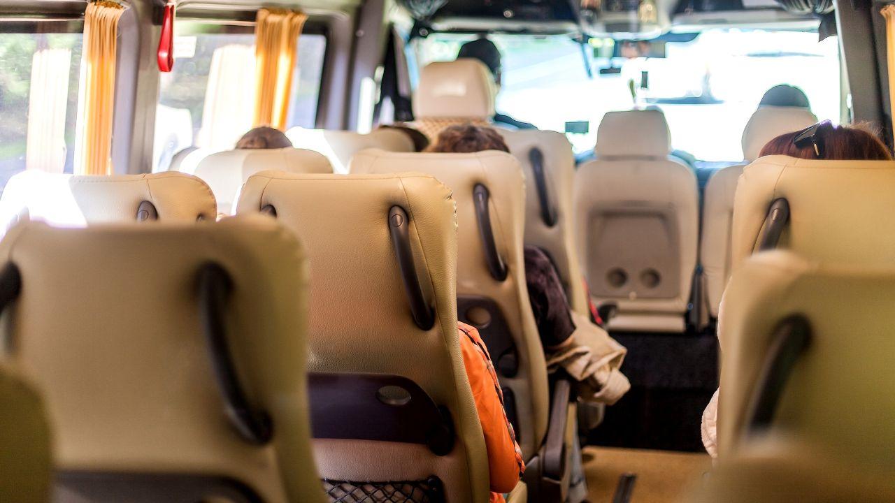 
	Un minibus (foto di repertorio)

