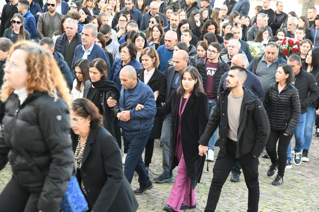 A Fonni i funerali dei quattro ragazzi, il vescovo Antonello Mura: «Un abbraccio sconfinato alle famiglie»