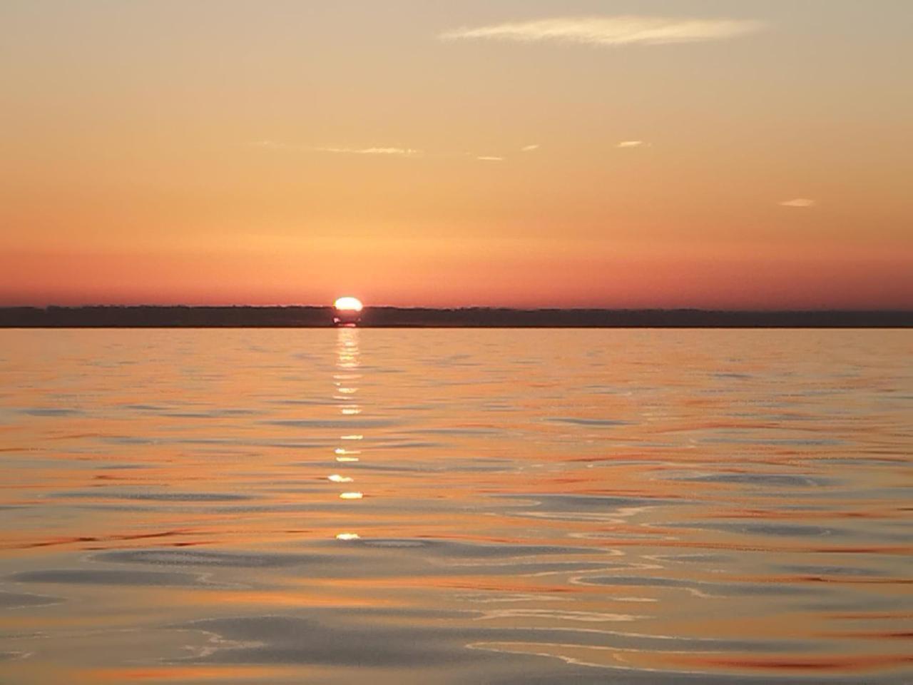 Livorno e il tramonto spettacolo catturato in mezzo al mare