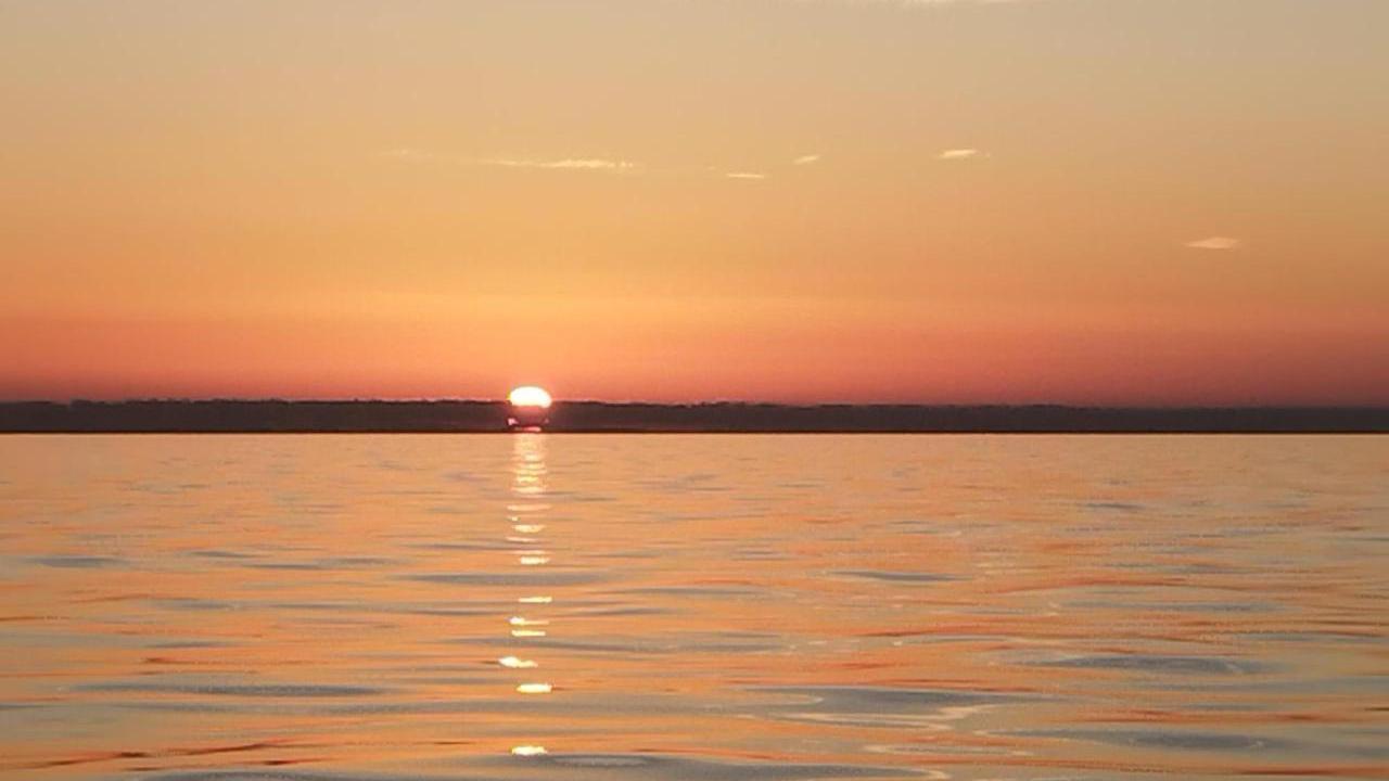 Livorno e il tramonto spettacolo catturato in mezzo al mare