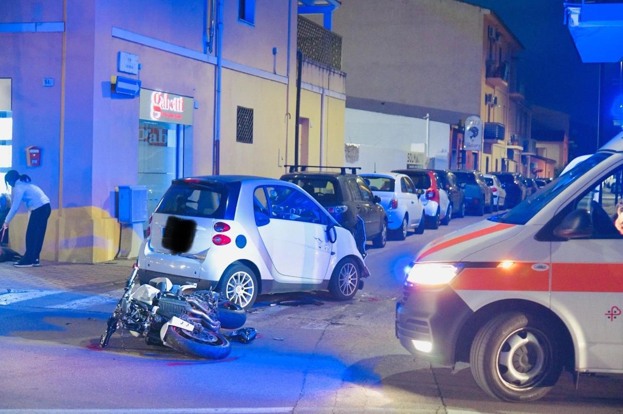 Olbia, scontro auto-moto in via Vittorio Veneto: un ferito