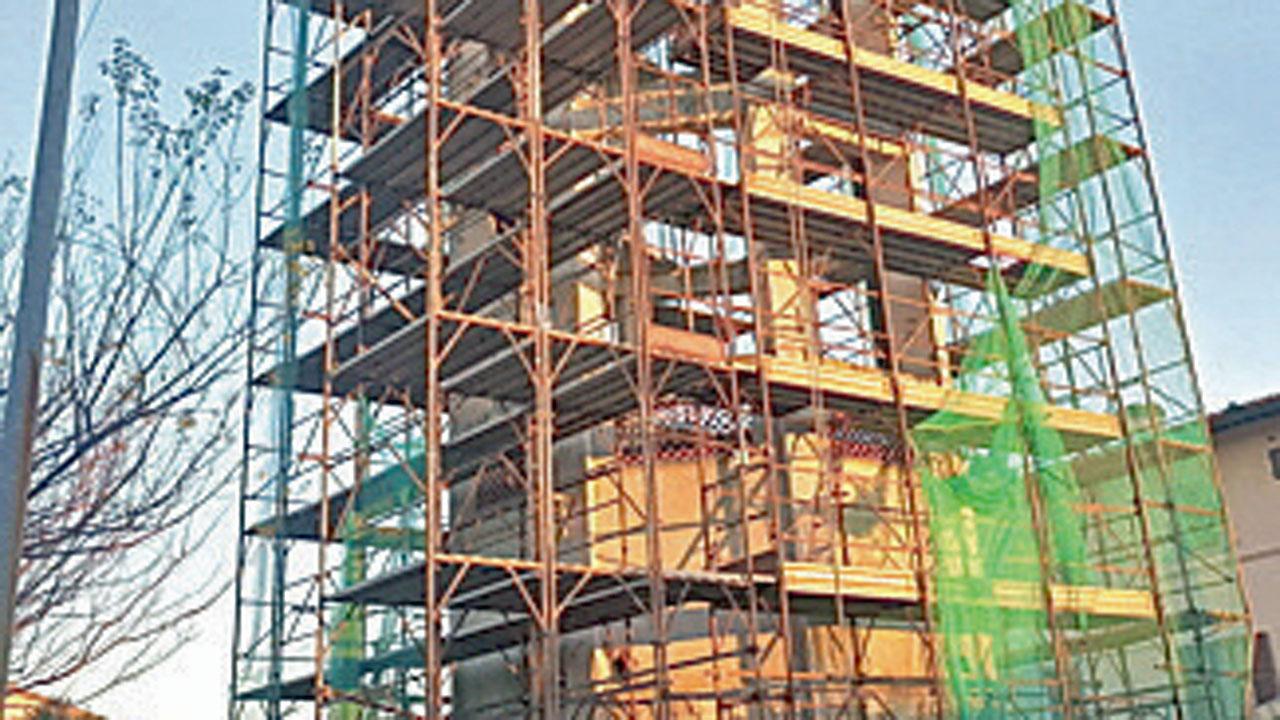 Nella foto un particolare della torre piezometrica di Putignano