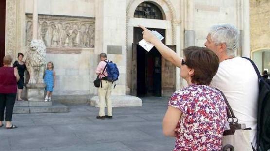 Una coppia di turisti a Modena