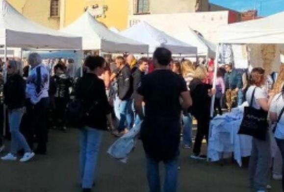 In Venezia tra stand, hobbisti e creativi: «Valorizzare il rione storico di Livorno»