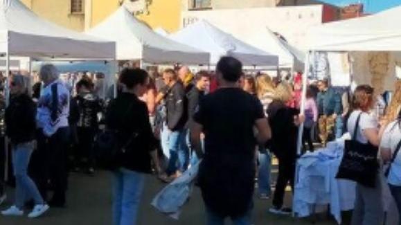 In Venezia tra stand, hobbisti e creativi: «Valorizzare il rione storico di Livorno»