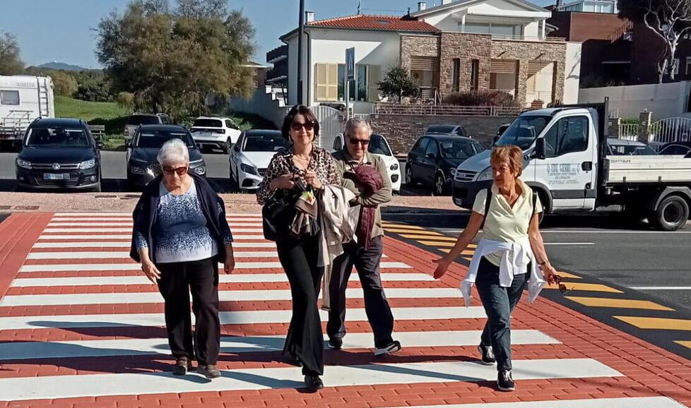 Livorno, cittadini e assessora in giro per Antignano: «Ecco cosa chiediamo per rendere il borgo più vivibile»<br>
