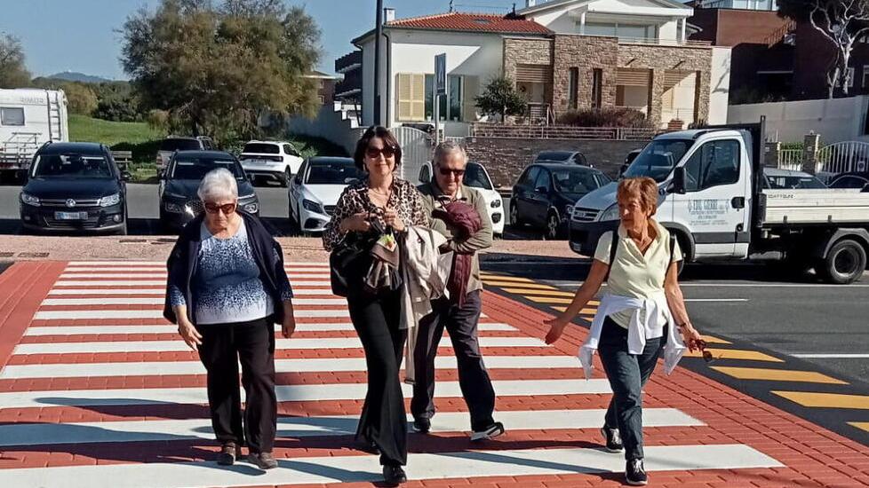 Livorno, cittadini e assessora in giro per Antignano: «Ecco cosa chiediamo per rendere il borgo più vivibile»<br>