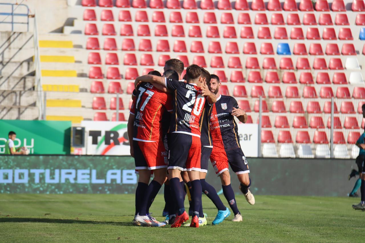 
	Festa dei giocatori rossobl&ugrave;&nbsp;(foto Ivan Nuvoli)

