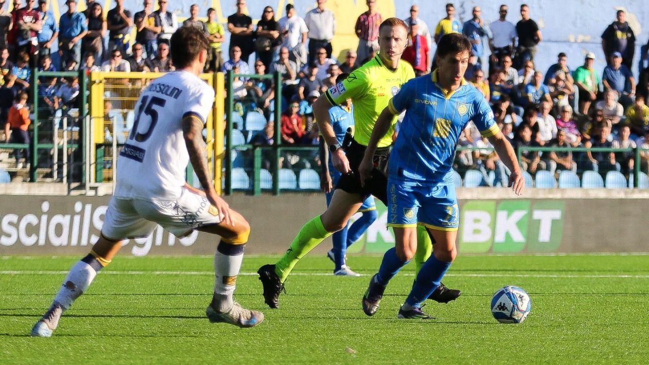 
	Un'azione della partita (foto Carrarese calcio)

