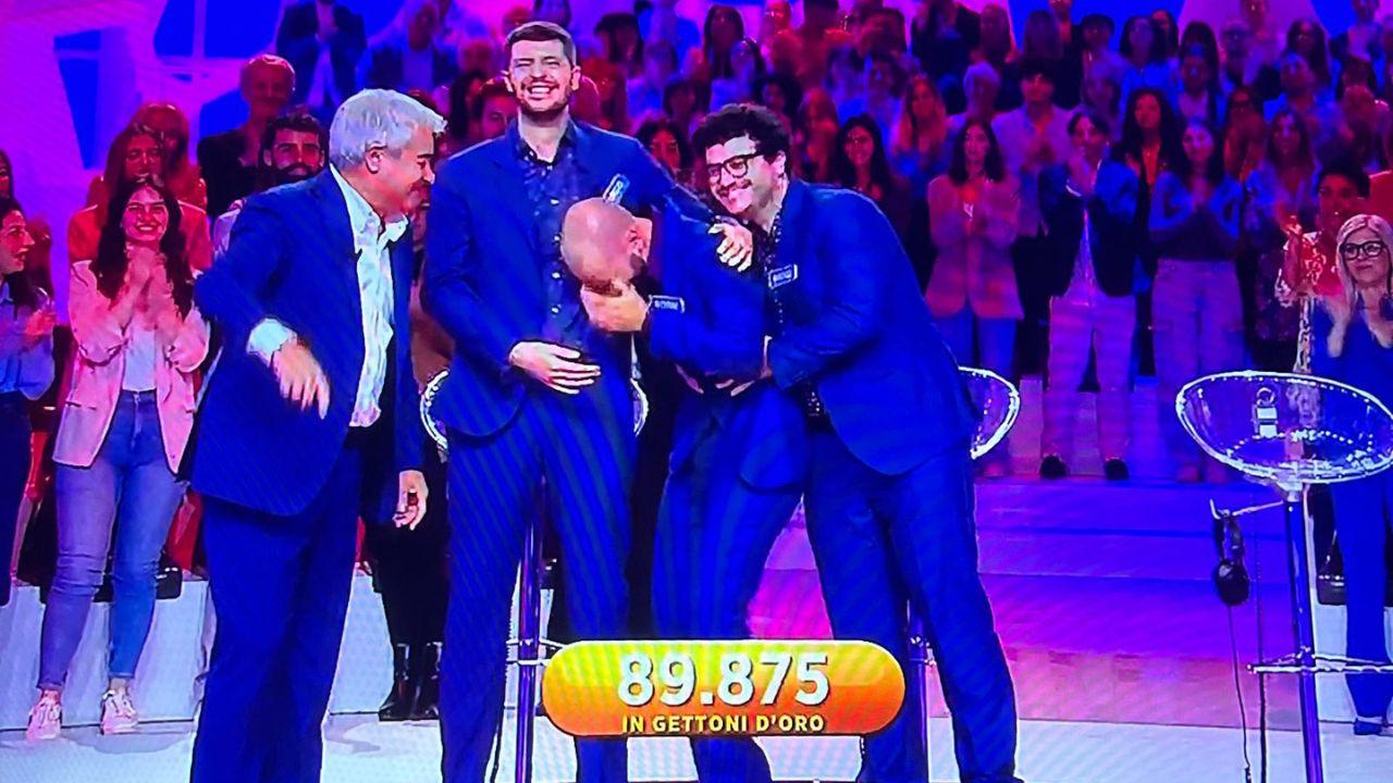 La gioia finale del gruppo di amici