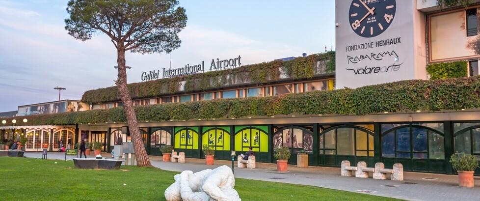 Pisa, sparisce il passeggino durante il volo: Ryanair condannata a risarcire
