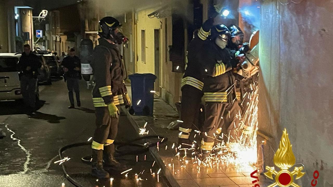 Momenti di paura a Olbia, in fiamme un’abitazione del centro storico