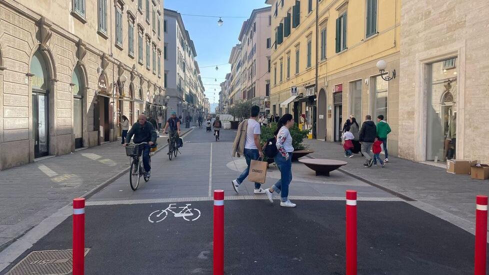 Qui sopra la piazzetta realizzata all’incrocio tra via Ricasoli e piazza Cavour