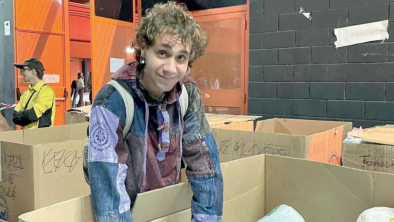 Nella foto grande Gioele Fiorentini al centro di raccolta