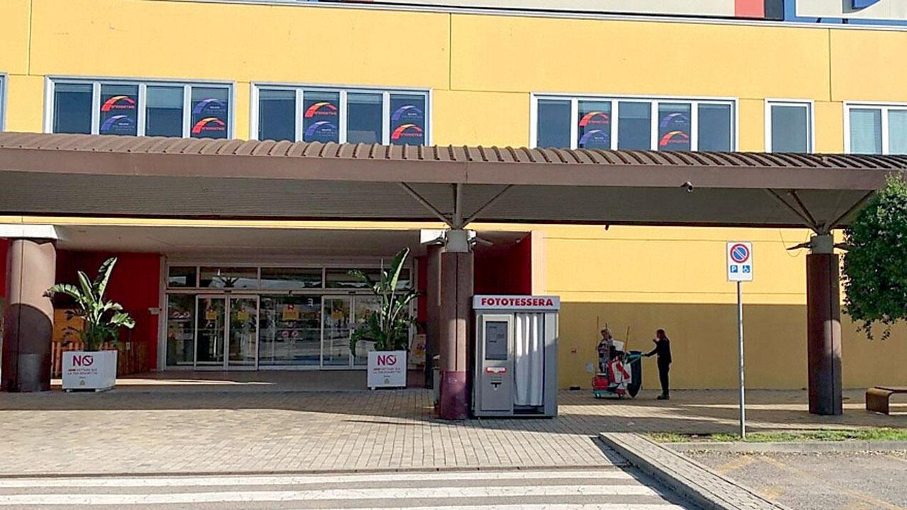 In foto a destra uno dei due ingressi dell’Aurelia Antica