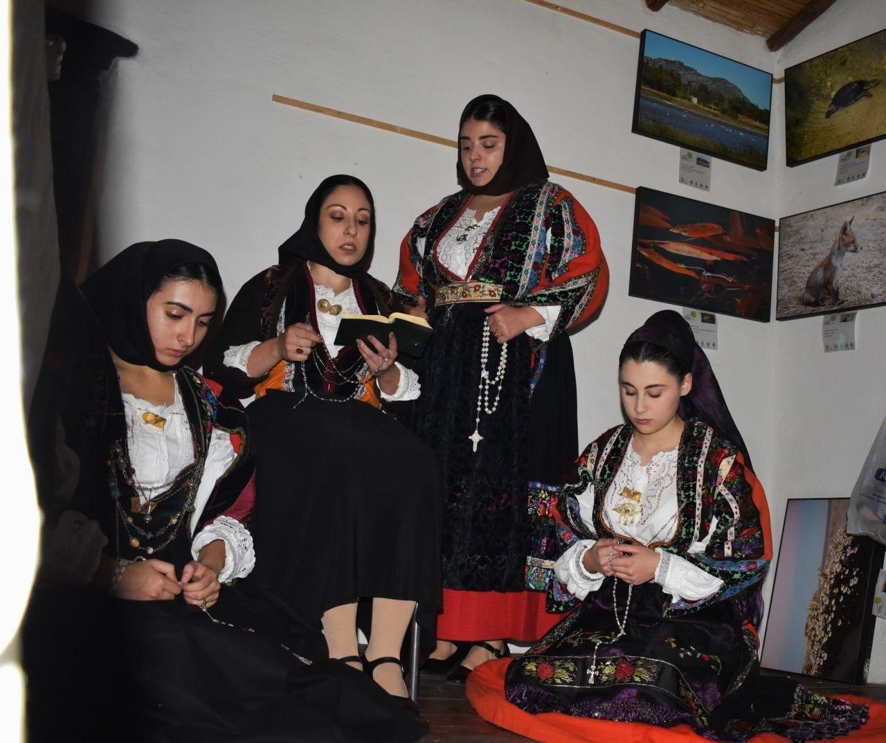 Lodè riscopre il rito de “sa mesa de sos mortos”, il banchetto frugale per le anime dei cari defunti