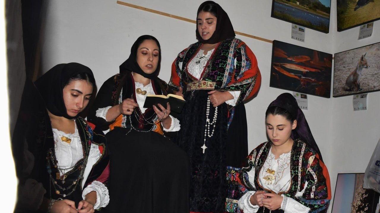 Lodè riscopre il rito de “sa mesa de sos mortos”, il banchetto frugale per le anime dei cari defunti