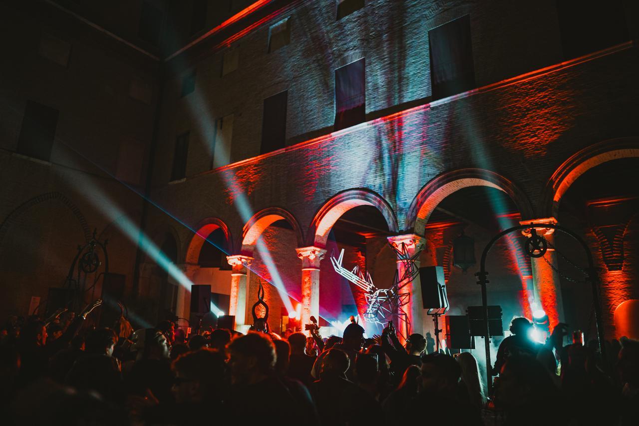 
	Un momento della festa in Castello (foto Elephant Studio)

