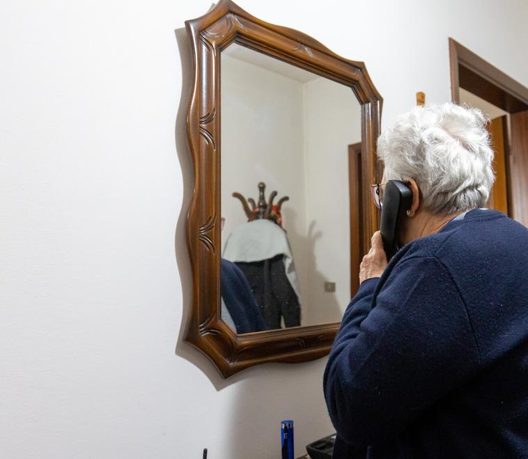 «Suo figlio ha investito una donna» Ma l’anziana smaschera la truffa