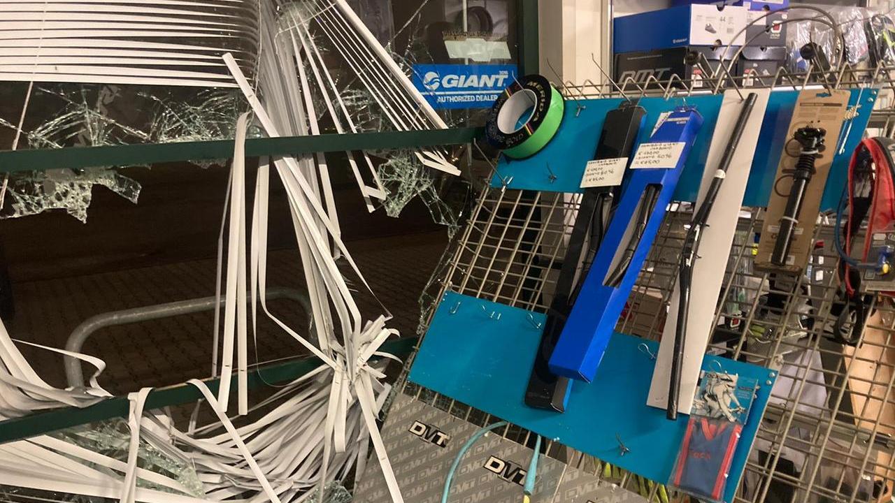 Due assalti in una settimana dai ladri di biciclette, ma i carabinieri li fanno fuggire a mani vuote