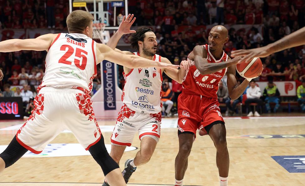 La Unahotels domina, poi si inabissa a Pistoia: 73-70