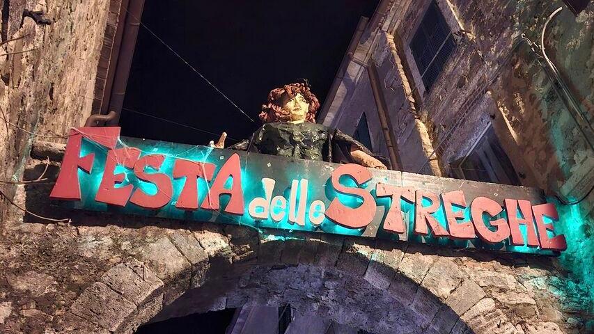 L'ingresso della festa a Montemerano
