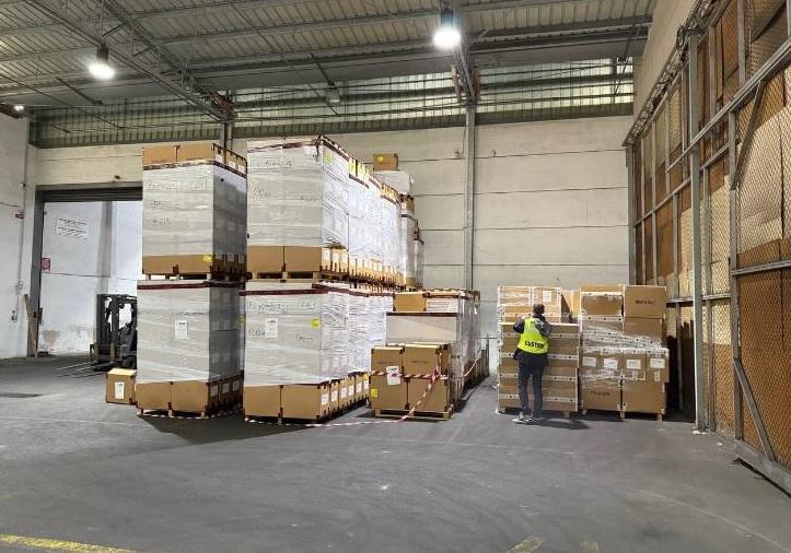 Porto di Livorno: falso Made in Italy, maxi sequestro di 18.500 paia di scarpe