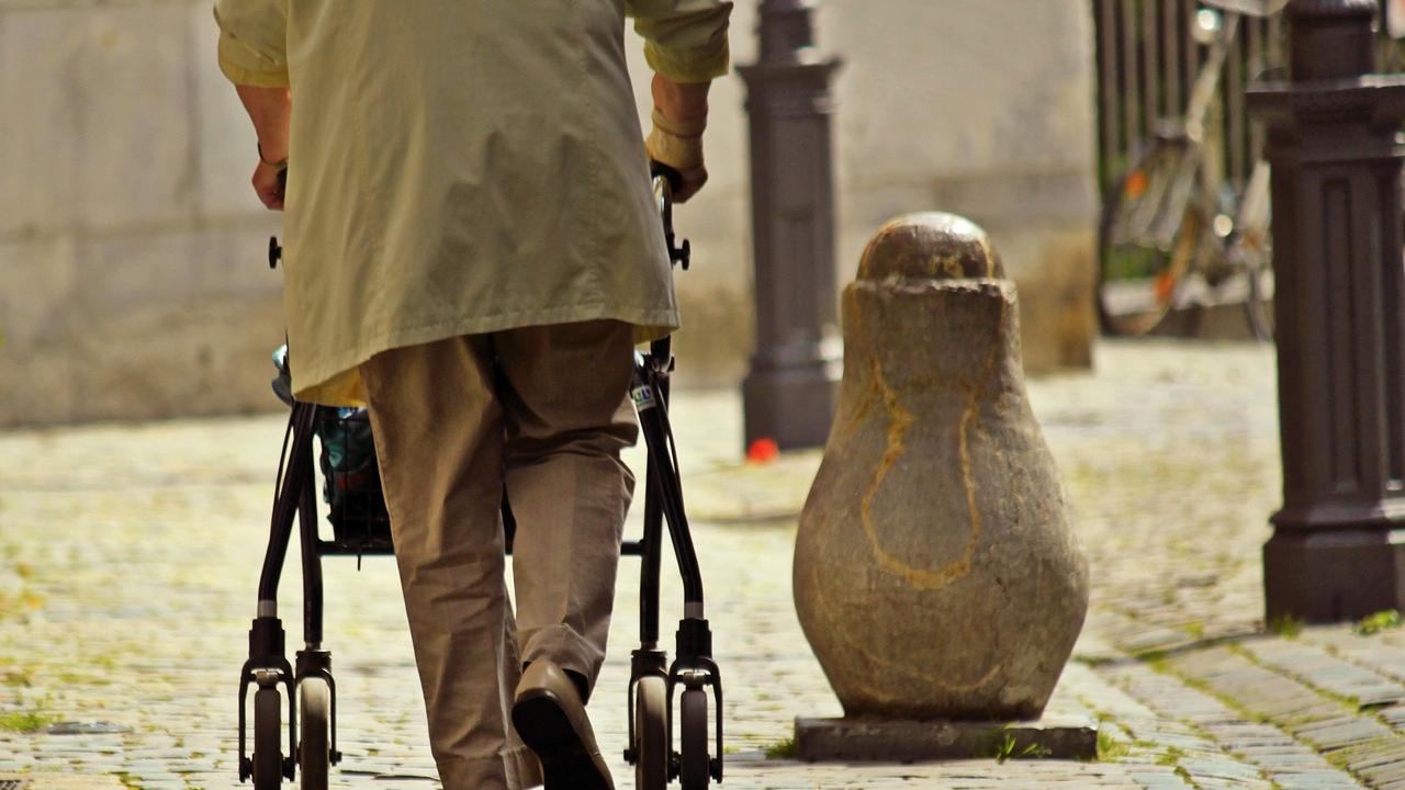 Bonus anziani, da gennaio arrivano 850 euro: ecco chi ne ha diritto